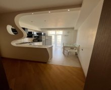 Satılır Yeni Tikili Azadlıq m., 8-ci mikrorayon, Binəqədi r.