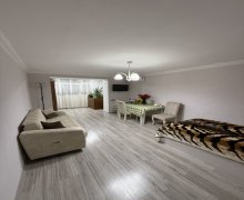 Satılır Köhnə Tikili İnşaatçılar m., Yasamal qəs., Yasamal r.