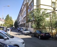 Satılır Köhnə Tikili Azadlıq m., 8-ci mikrorayon, Binəqədi r.