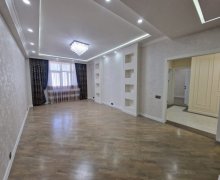 Satılır Yeni Tikili Azadlıq m., 8-ci mikrorayon, Binəqədi r.