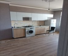 Satılır Yeni Tikili Qaraçuxur qəs., Suraxanı r.