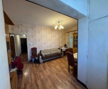 Satılır Köhnə Tikili Azadlıq m., 8-ci mikrorayon, Binəqədi r.