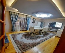 Satılır Köhnə Tikili Azadlıq m., 8-ci mikrorayon, Binəqədi r.