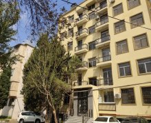 Satılır Yeni Tikili Memar Əcəmi m., 4-cü mikrorayon, Nəsimi r.