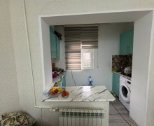 Satılır Köhnə Tikili Memar Əcəmi m., 9-cu mikrorayon, Binəqədi r.