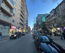 Satılır Köhnə Tikili Elmlər akademiyası m., Yasamal r.