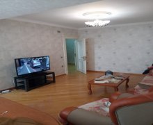 Satılır Köhnə Tikili Azadlıq m., 8-ci mikrorayon, Binəqədi r.