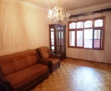 Satılır Köhnə Tikili Azadlıq m., 8-ci mikrorayon, Binəqədi r.