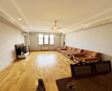 qara qarayevde satilan evler Qara Qarayev m., Nizami r.