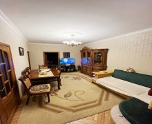 Satılır Köhnə Tikili Azadlıq m., 7-ci mikrorayon, Binəqədi r.