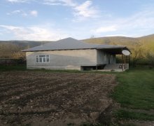 Satılır Həyət evi/villa Oğuz ş. Satılır Həyət evi/villa Oğuz ş.