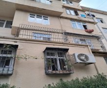 Satılır Köhnə Tikili Memar Əcəmi m., 4-cü mikrorayon, Nəsimi r.