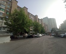 Satılır Köhnə Tikili Xalqlar dostluğu m., 8-ci kilometr, Nizami r.