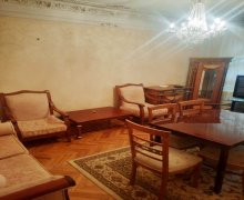 Satılır Köhnə Tikili Azadlıq m., 8-ci mikrorayon, Binəqədi r.