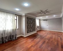 Satılır Yeni Tikili Azadlıq m., 8-ci mikrorayon, Binəqədi r.