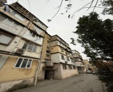 Satılır Köhnə Tikili Neftçilər m., 8-ci kilometr, Nizami r. Satılır Köhnə Tikili Neftçilər m., 8-ci kilometr, Nizami r.