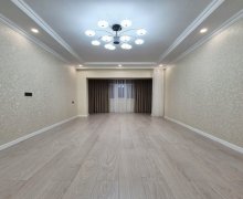 Satılır Köhnə Tikili Azadlıq m., 8-ci mikrorayon, Binəqədi r.