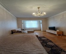 Satılır Köhnə Tikili Elmlər akademiyası m., Yasamal r.