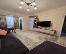 Satılır Köhnə Tikili Memar Əcəmi m., 5-ci mikrorayon, Nəsimi r.