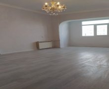 Satılır Köhnə Tikili Memar Əcəmi m., 9-cu mikrorayon, Binəqədi r.