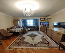 Satılır Köhnə Tikili İnşaatçılar m., Yasamal qəs., Yasamal r.