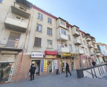 Satılır Köhnə Tikili Qara Qarayev m., Nizami r.