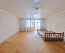 Satılır Köhnə Tikili İnşaatçılar m., Yasamal qəs., Yasamal r.