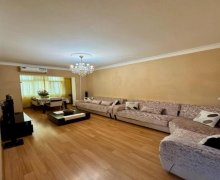 Satılır Köhnə Tikili Azadlıq m., 8-ci mikrorayon, Binəqədi r.