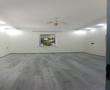 Satılır Köhnə Tikili Bayıl qəs., Səbail r. Satılır Köhnə Tikili Bayıl qəs., Səbail r.
