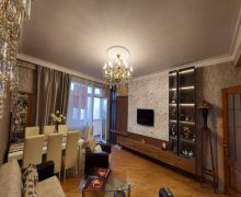 Satılır Yeni Tikili Azadlıq m., 8-ci mikrorayon, Binəqədi r.