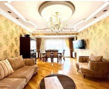 Satılır Yeni Tikili Azadlıq m., 8-ci mikrorayon, Binəqədi r.