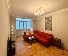 Satılır Köhnə Tikili Elmlər akademiyası m., Yasamal r.