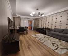 Satılır Köhnə Tikili Azadlıq m., 8-ci mikrorayon, Binəqədi r.