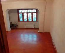Satılır Köhnə Tikili Azadlıq m., Binəqədi r.