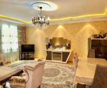 Satılır Yeni Tikili Azadlıq m., 8-ci mikrorayon, Binəqədi r.