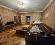 Satılır Köhnə Tikili Elmlər akademiyası m., Yasamal r.