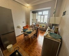 Satılır Köhnə Tikili Memar Əcəmi m., 9-cu mikrorayon, Binəqədi r.