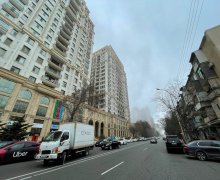 Satılır Köhnə Tikili Elmlər akademiyası m., Yasamal r.