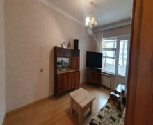 Satılır Köhnə Tikili Azadlıq m., 8-ci mikrorayon, Binəqədi r.