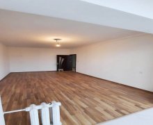 Satılır Köhnə Tikili Azadlıq m., 8-ci mikrorayon, Binəqədi r.