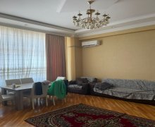 qara qarayevde satilan evler Qara Qarayev m., Nizami r.