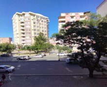 Satılır Köhnə Tikili İnşaatçılar m., Yasamal qəs., Yasamal r.