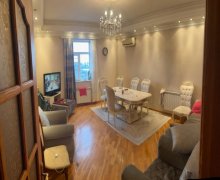 Satılır Yeni Tikili Elmlər akademiyası m., Yasamal qəs., Yasamal r.