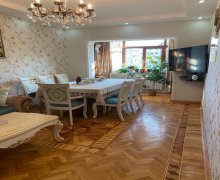 Satılır Köhnə Tikili Memar Əcəmi m., 4-cü mikrorayon, Nəsimi r.