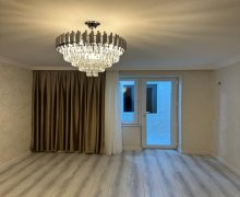 Satılır Köhnə Tikili İnşaatçılar m., Yasamal qəs., Yasamal r.