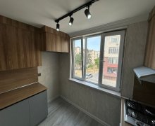 Satılır Köhnə Tikili Xalqlar dostluğu m., 8-ci kilometr, Nizami r.