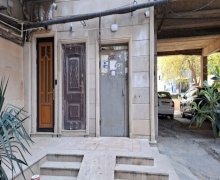 Satılır Köhnə Tikili Elmlər akademiyası m., Yasamal r. Satılır Köhnə Tikili Elmlər akademiyası m., Yasamal r.