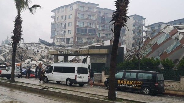 Türkiyədə zəlzələdə dağılan binalar doğrudanmı standarta uyğun tikilib?